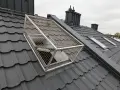 Siatka zabezpieczająca okno dachowe dla kota, pokazująca, jak zamontować siatkę na okno dla kota.